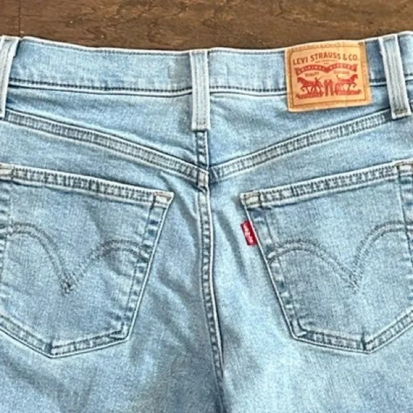 Levi’s-Mom Jeans-High waisted Size 28-EUC-like new - Picture 5 of 7